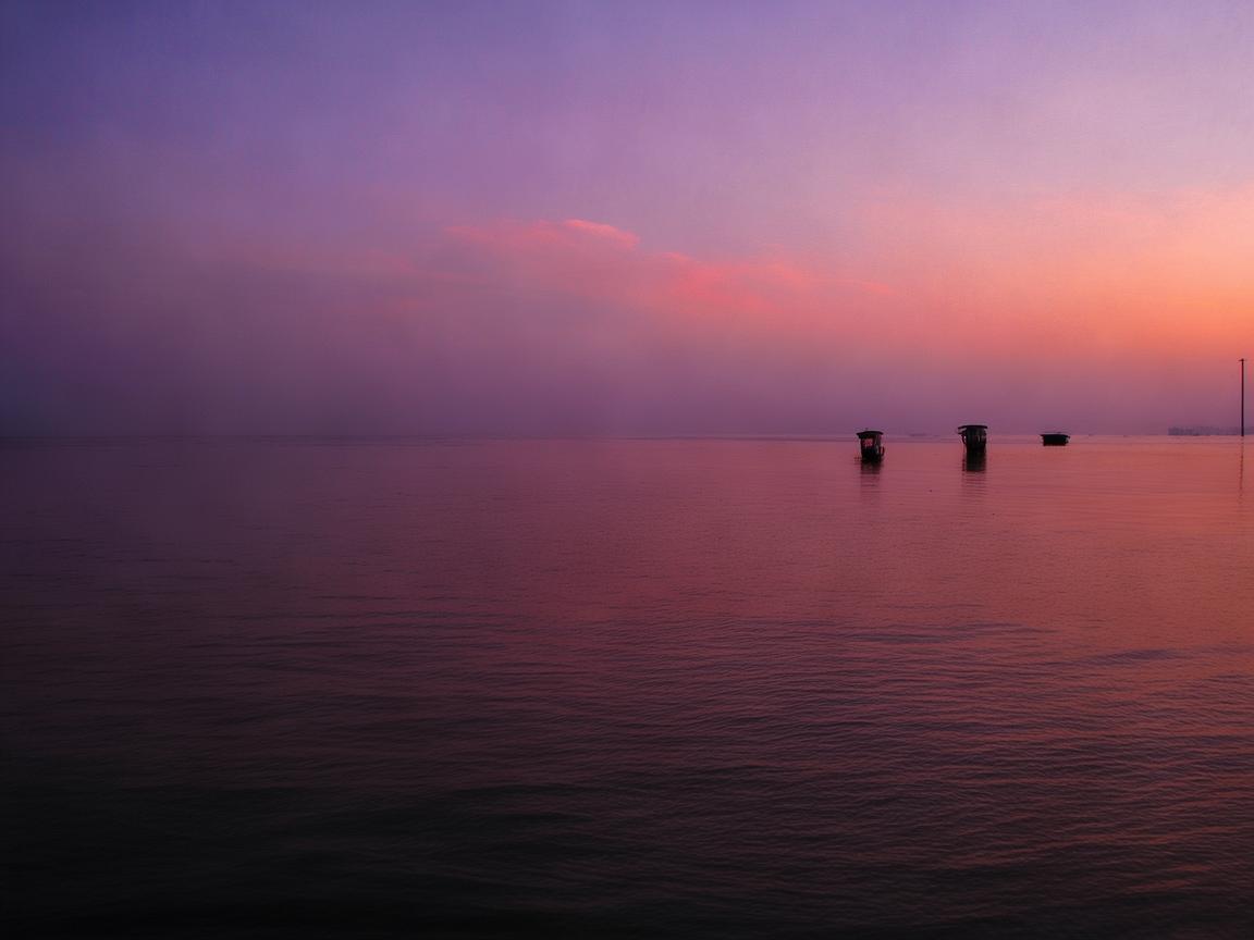 黄山之巅，无人机灯光绘奇景