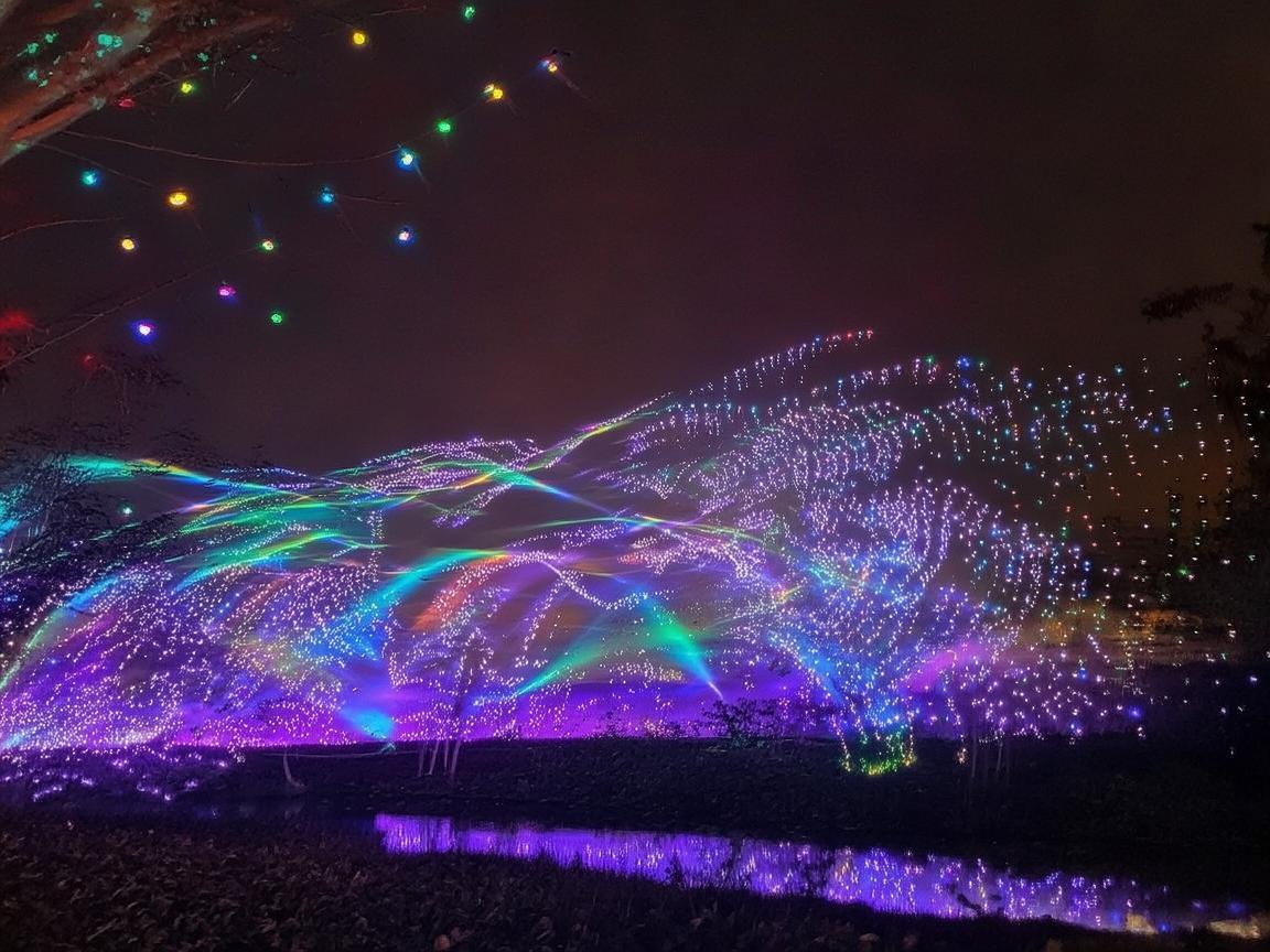 珍珠般璀璨，无人机灯光艺术盛宴